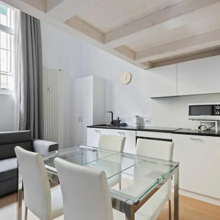 Apartman Giusti Two-bedroom Duplex - Arco Della Pace & Sempione Park - Sleeps 5