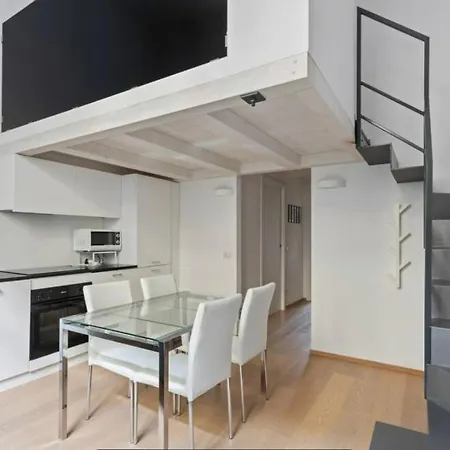Giusti Two-bedroom Duplex - Arco Della Pace & Sempione Park - Sleeps 5 Apartman