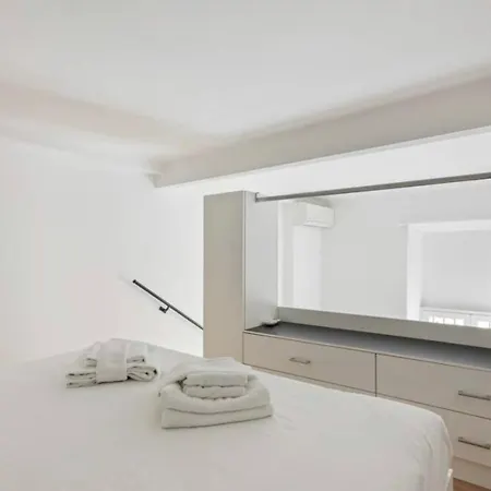 Giusti Two-bedroom Duplex - Arco Della Pace & Sempione Park - Sleeps 5 Apartman Milánó